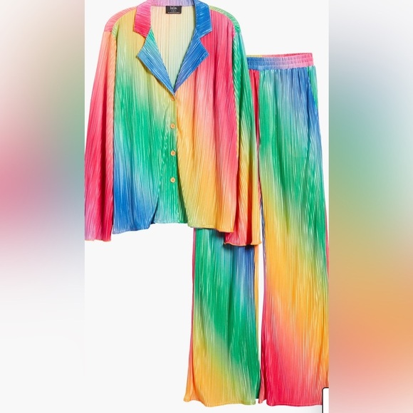 Dressed IN LALA Size Small Notched Collar Plissé Top & High Waist Pants Set - Picture 7 of 8